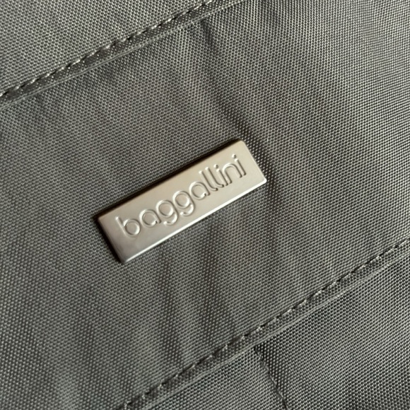 Baggallini Hailey Charcoal Crossover Bag - Picture 8 of 10